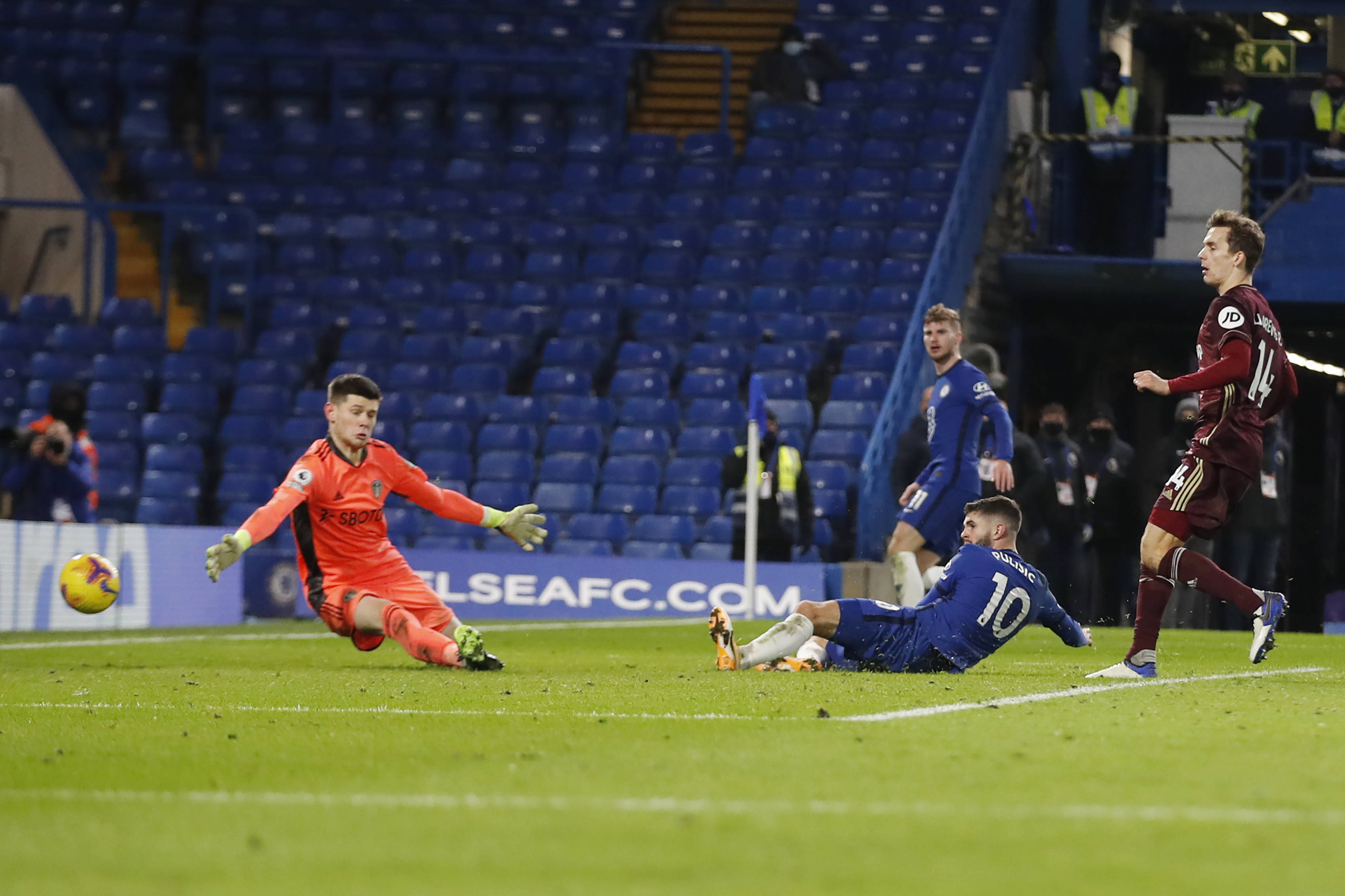 尤其对阵荷 尤其对阵荷